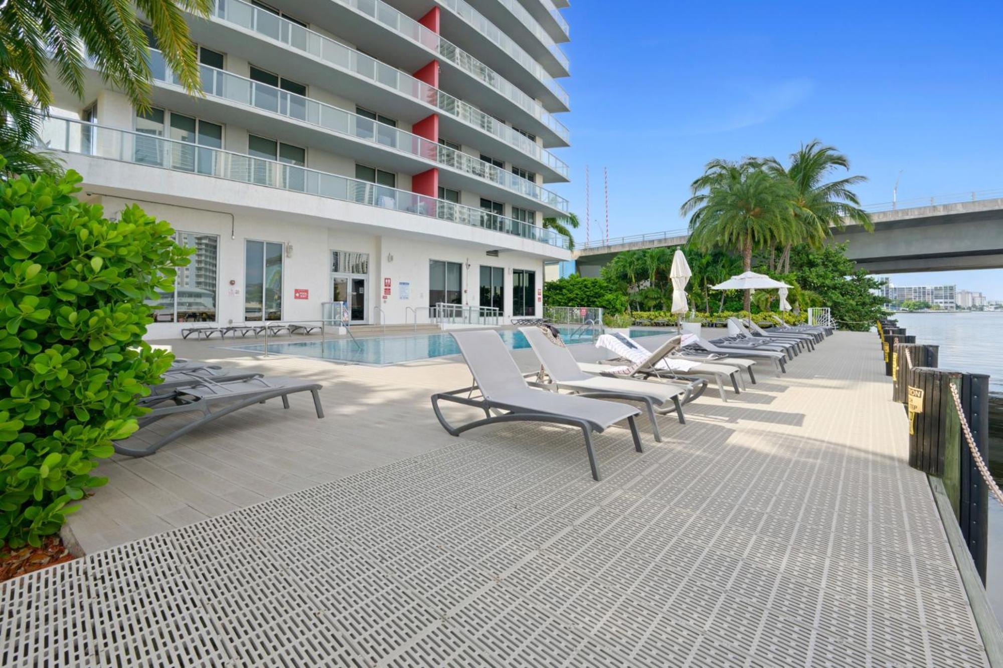 Hallandale Sky Water View Холандейл Бийч Екстериор снимка